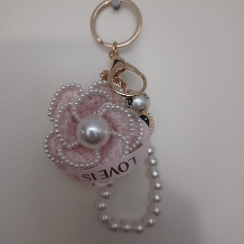 NWOT PINK ROSE KEYCHAIN/BAG CHARM WITH FAUX PEARLS 3.5" LENGTH. - Picture 3 of 4